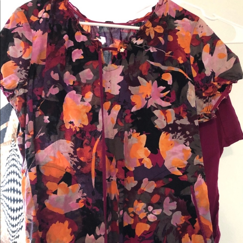 Koi scrub top and pants    Like new